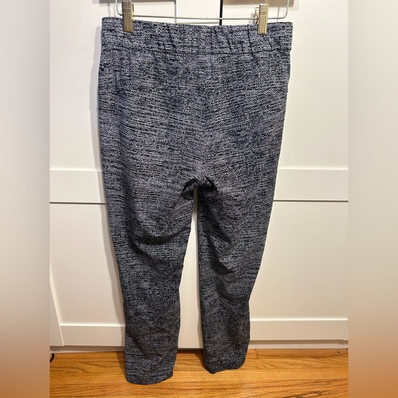 Lululemon on the fly pants size 4 - Picture 2 of 2